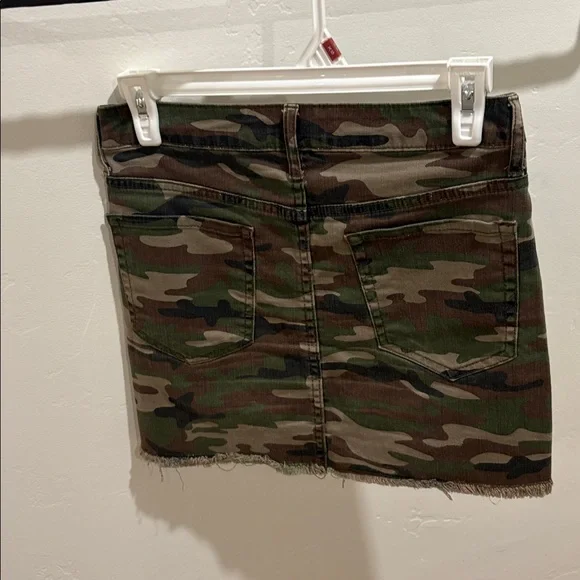 Forever 21 Green Camouflage Skirt - Picture 2 of 7